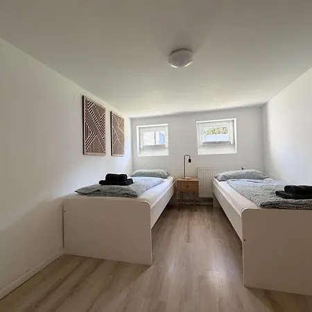 80qm - 4 - Private Parking - Keller-basement - Mallibase Hannover