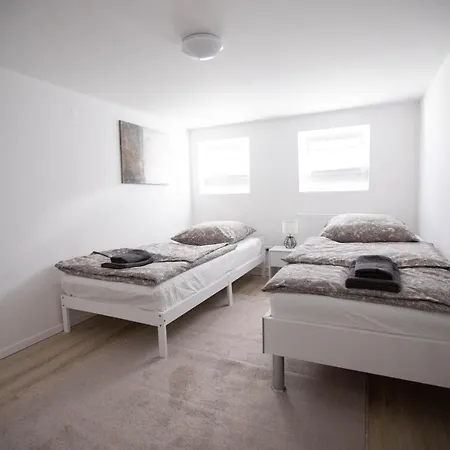 80qm - 4 - Private Parking - Keller-basement - Mallibase Apartment *