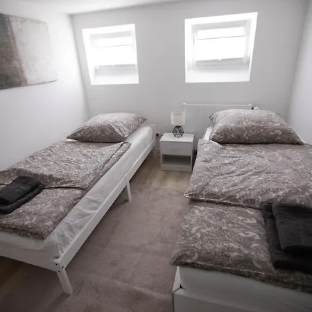80qm - 4 - Private Parking - Keller-basement - Mallibase Apartment *