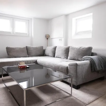 80qm - 4 - Private Parking - Keller-basement - Mallibase Apartment