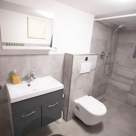 Apartment 80qm - 4 - Private Parking - Keller-basement - Mallibase *