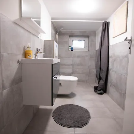 80qm - 4 - Private Parking - Keller-basement - Mallibase Apartment *
